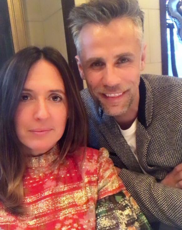 Rebecca Macfarlane and Richard Bacon taking a selfie together