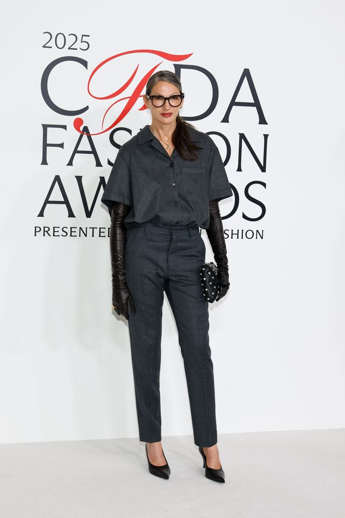 Jenna Lyons at the 2025 CFDA Fashion Awards wearing a grey matching shirt and trousers with long black gloves