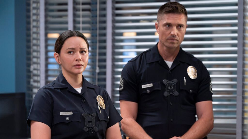 MELISSA O'NEIL, ERIC WINTER IN A STILL FROM THE ROOKIE