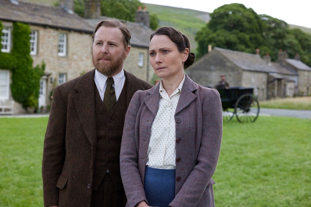 Samuel West as Siegfried Farnon and Anna Madeley as Mrs Hall in All Creatures Great and Small 