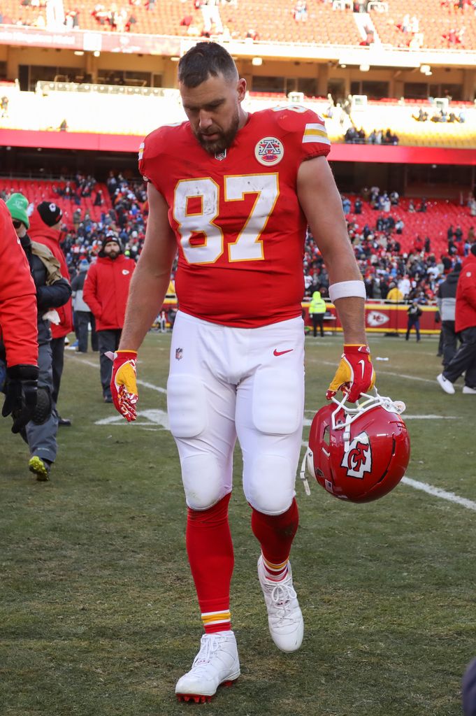 Kansas City Chiefs tight end Travis Kelce (87) hangs his head walking off the field after an NFL game between the Los Angeles Chargers and Kansas City Chiefs on December 14, 2025 at GEHA Field at Arrowhead Stadium in Kansas City, MO.