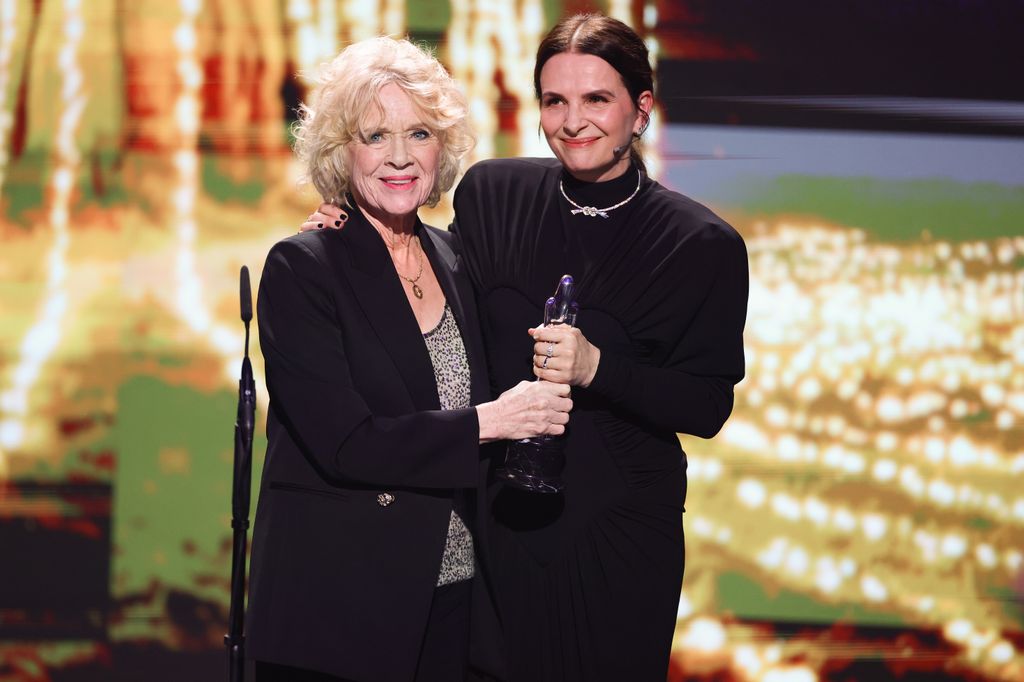 Liv Ullmann accepts the European Lifetime Achievement Award from Juliette Binoche
