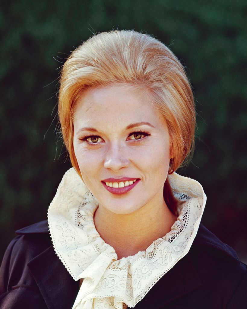 faye dunaway glamour shot