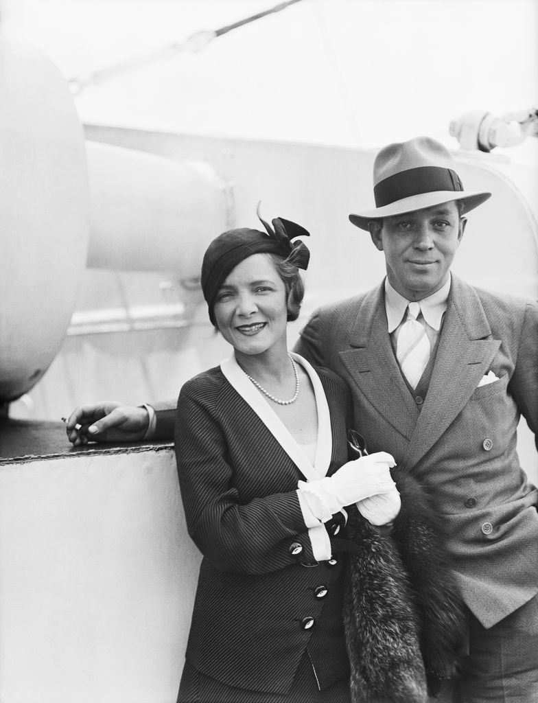 Charles MacArthur and wife Helen Hayes return on S. S. Paris in 1932