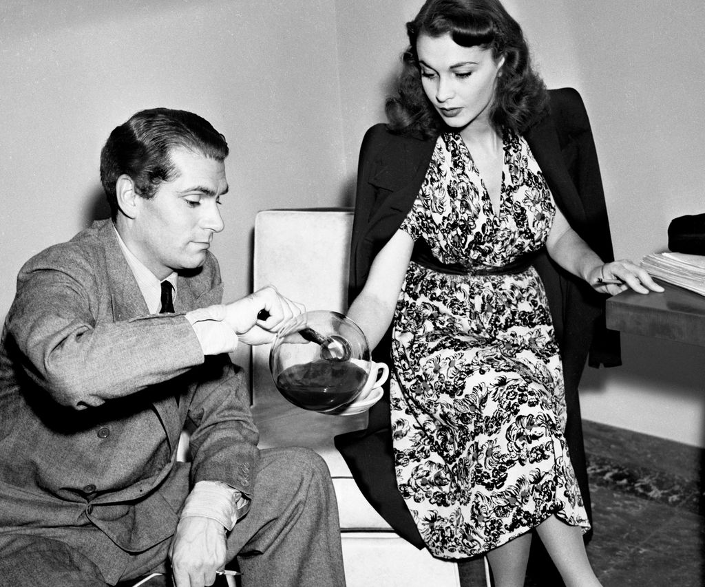 Black-and-white image of Laurence Olivier and Vivien Leigh