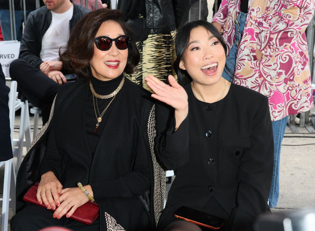 sandra oh awkwafina sitting