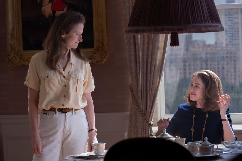 Grace Gummer as Caroline Kennedy and Naomi Watts as Jackie Kennedy Onassis