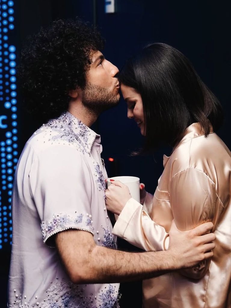 Selena gomez and Benny blanco forehead kiss