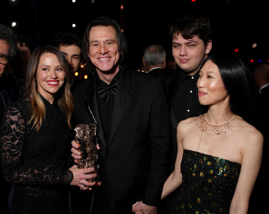 photo of jim carrey. daughter, grandson, and girlfriend min ah