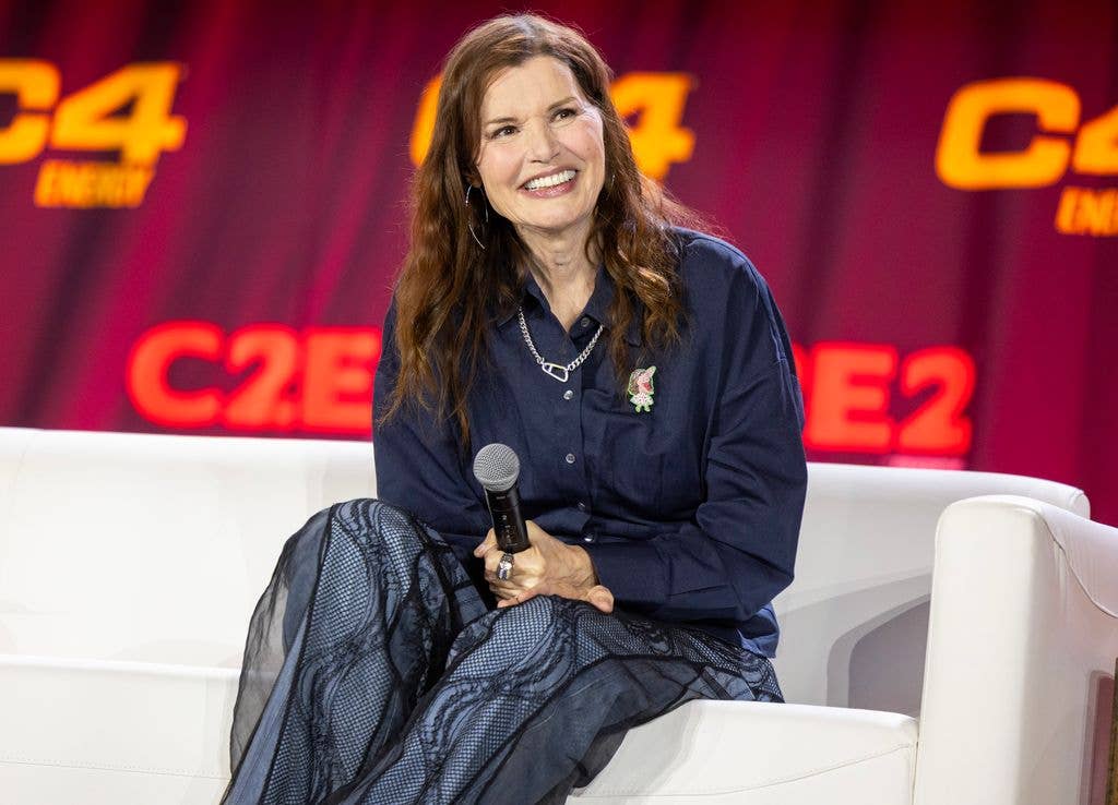 Geena speaks during the "A League of Her Own: Spotlight on Geena Davis" panel