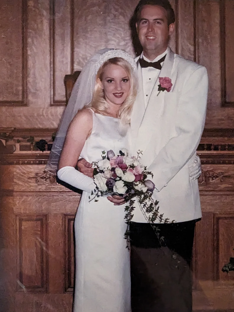 Wendi McLendon-Covey and husband Greg Covey got married in 1996