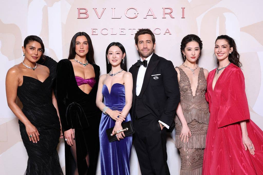 photo of anne hathaway in big red gown bulgari event