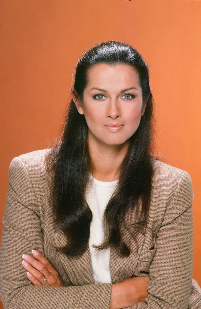 Veronica Hamel as Joyce Davenport
