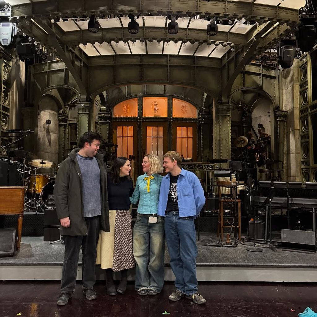 snl uk cast on set