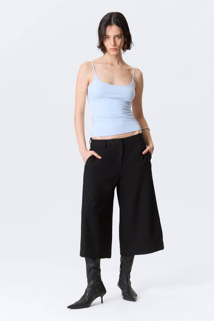 HANNE H CAPRI SUITING TROUSERS from Weekday