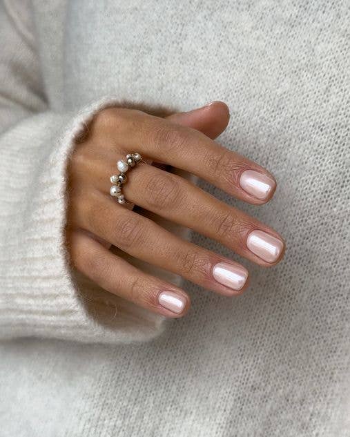 lip gloss nails with a pearly finish by monaj