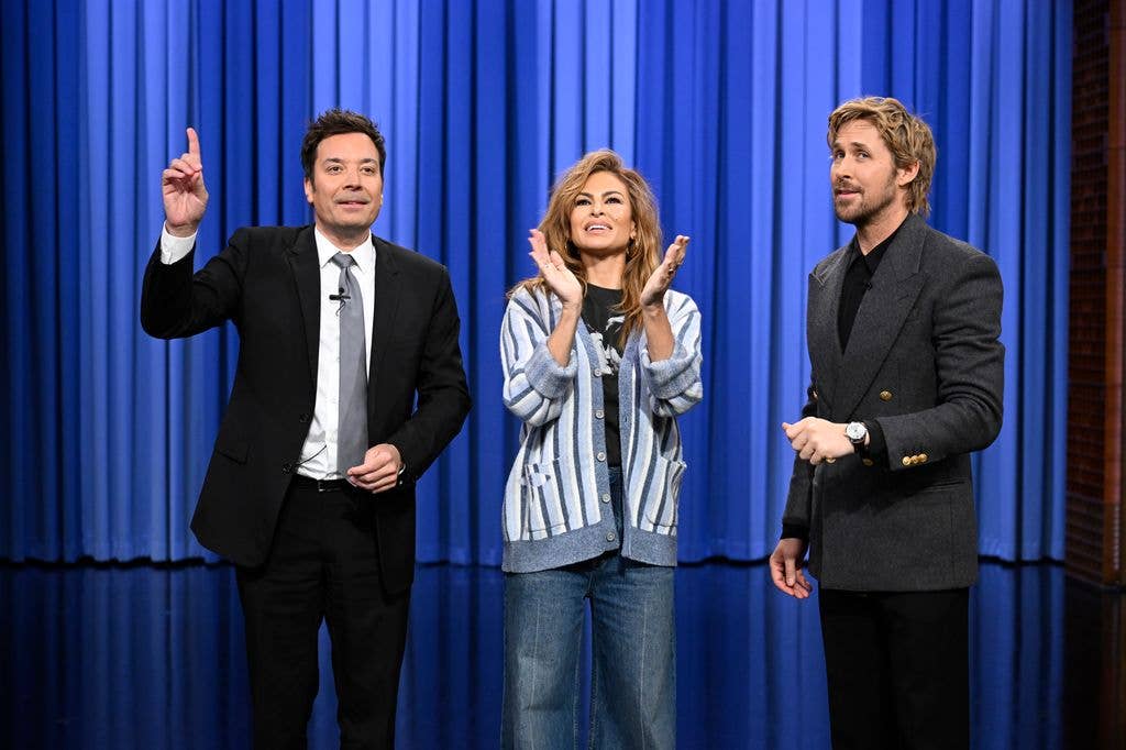 Eva Mendes clapping and Ryan Gosling on stage during jimmy fallon