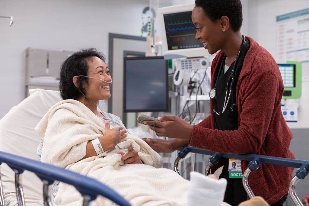 Tracy Ifeachor in a scene from The Pitt