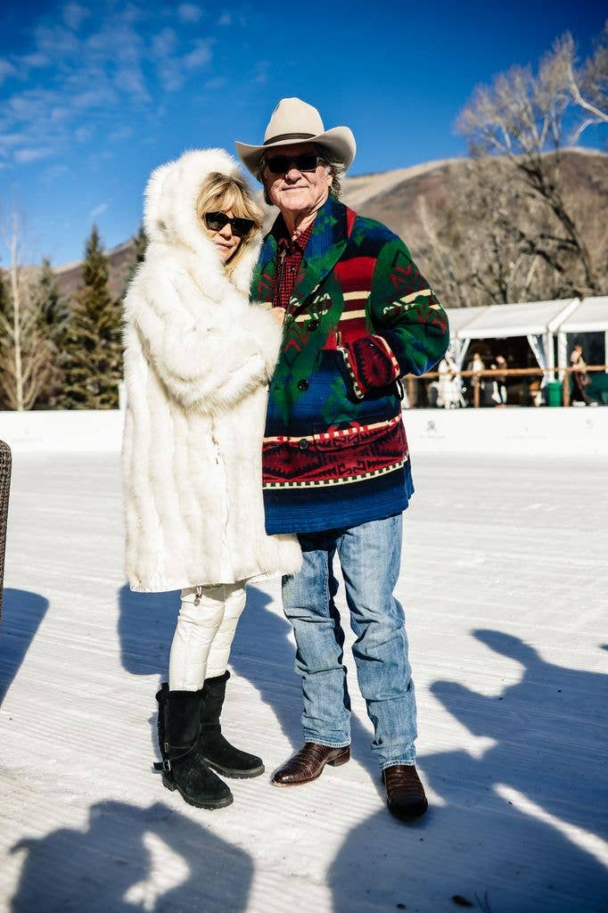 photo of goldie hawn and kurt russell on the slopes in aspen