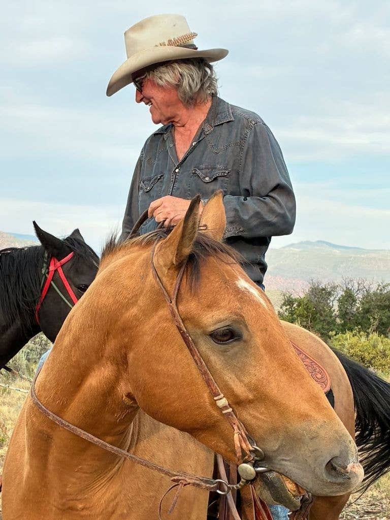 The Hollywood star also posted a rare photo of her stepdad Kurt Russell from the holidays 