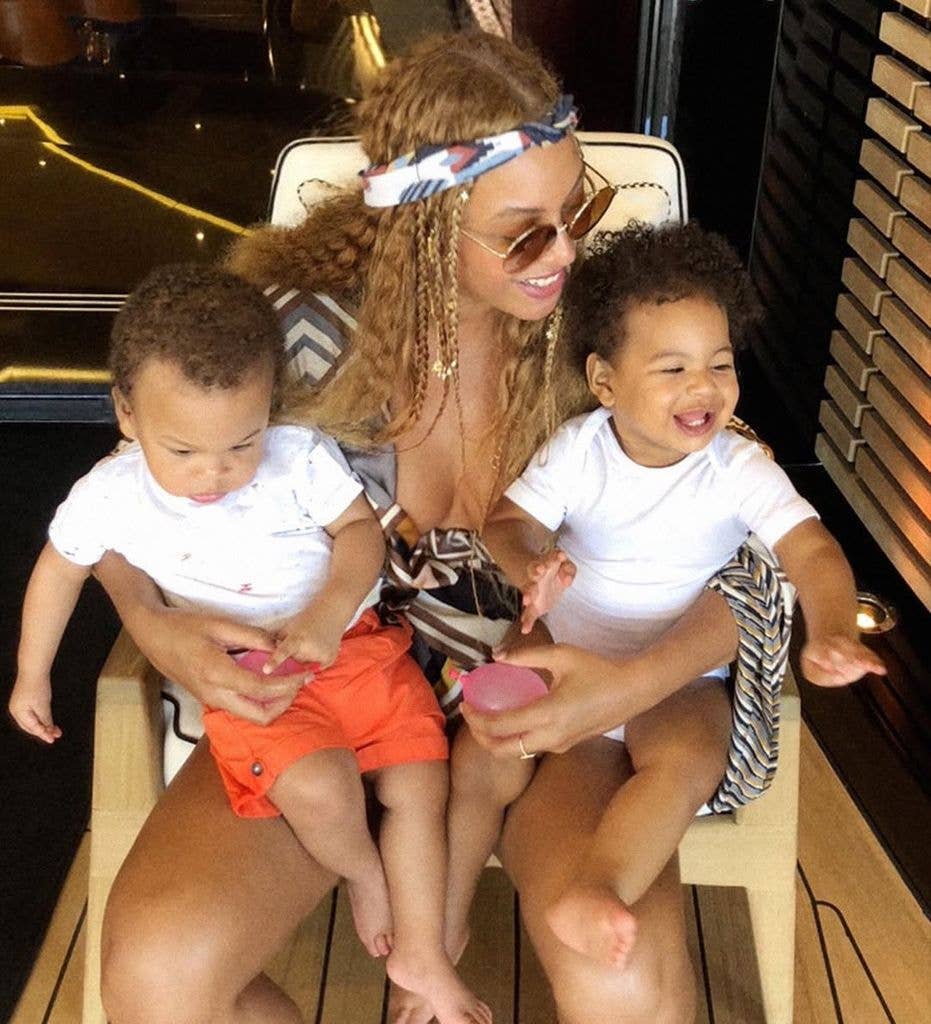 Beyoncé with twins Rumi and Sir