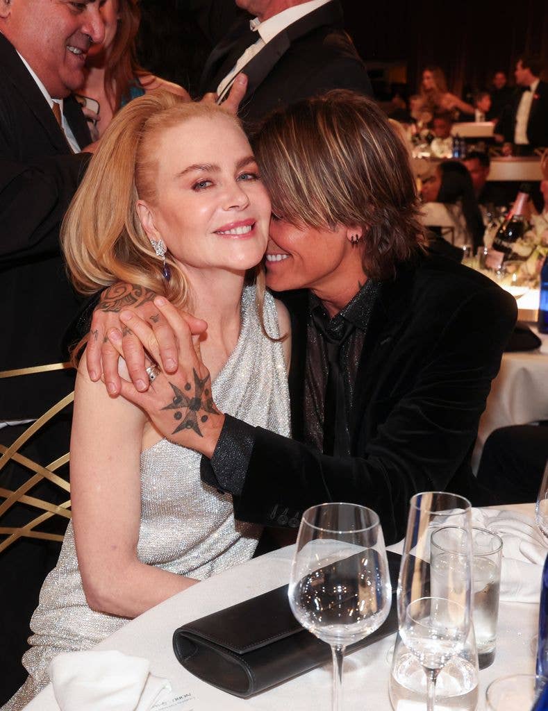 nicole kidman smiling keith urban with arms around her shoulders