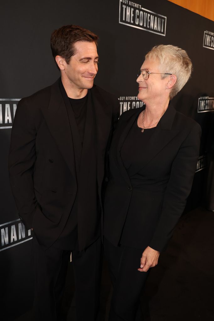 jamie lee curtis jake gyllenhaal smiling