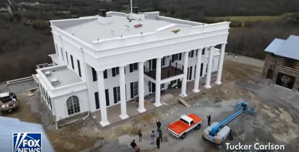 photo of exterior of kid rock replica white house