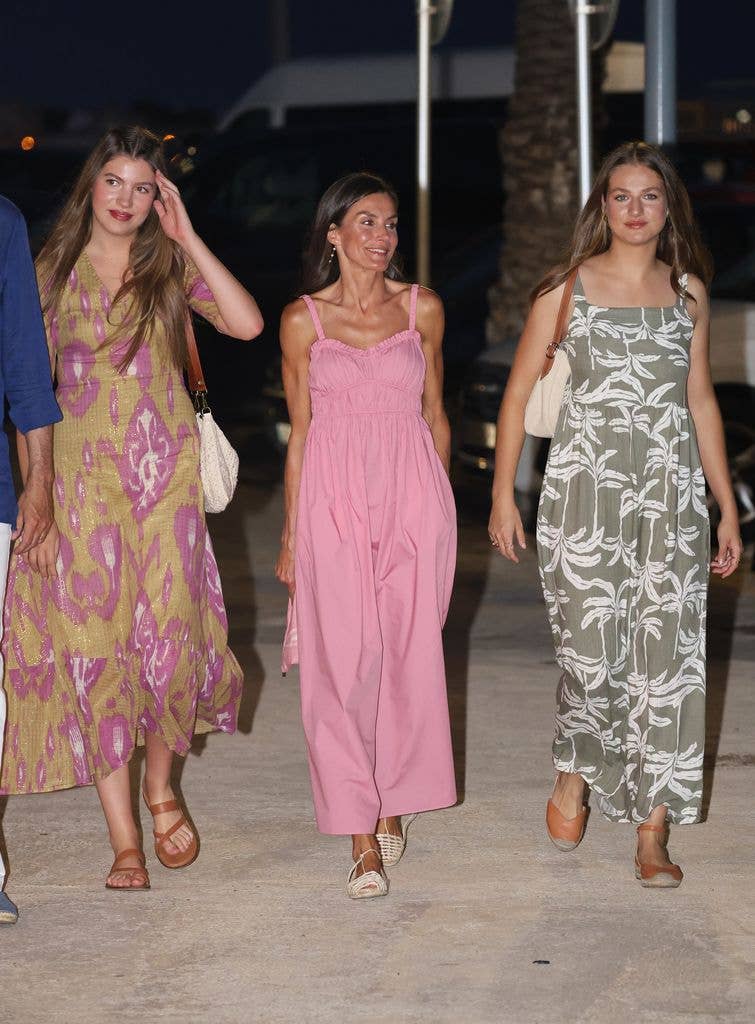 King Felipe and Queen Letizia, Princess Leonor and Infanta Sofia arrive at a restaurant for a family dinner in sundresses