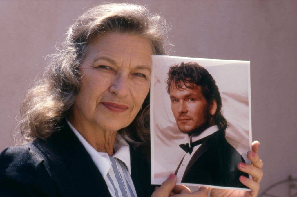 Patsy Swayze holds up a portrait of son Patrick Swayze in 1988.