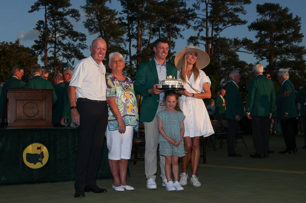 Rory celebrates the Green Jacket ceremony with his family