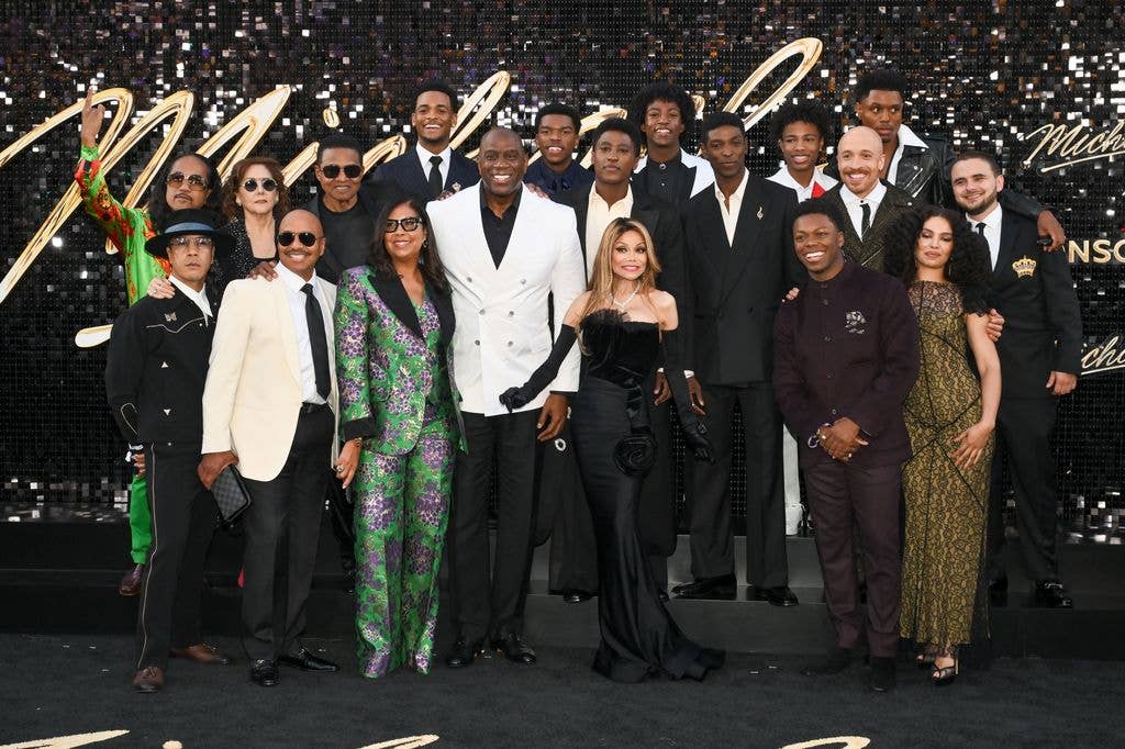 The Jackson clan all pictured together