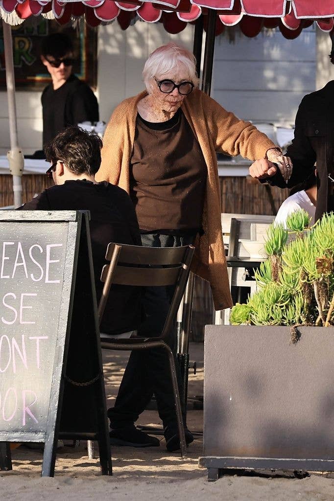 Shirley appeared in good spirits, taking in the laid-back Malibu atmosphere 