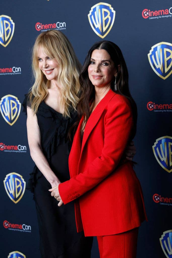 Nicole Kidman (L) and Sandra Bullock stun on the red carpet