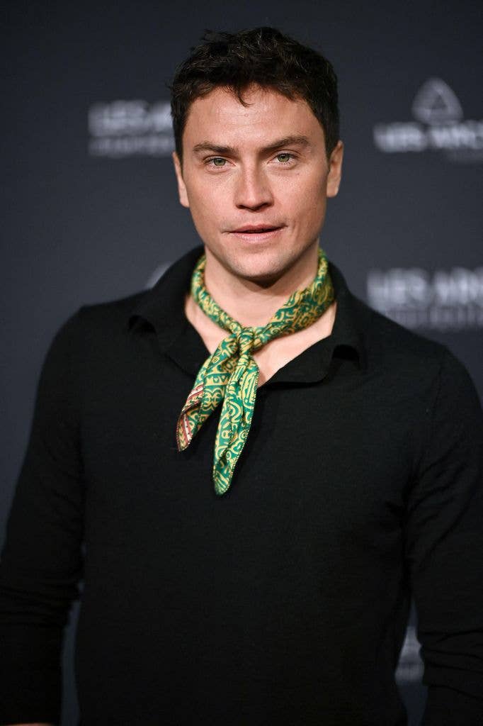 Louis Peres leads the cast of the eight-part series