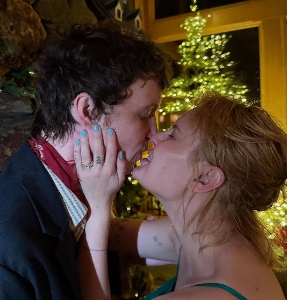 tallulah willis and justin acee kissing after engagement