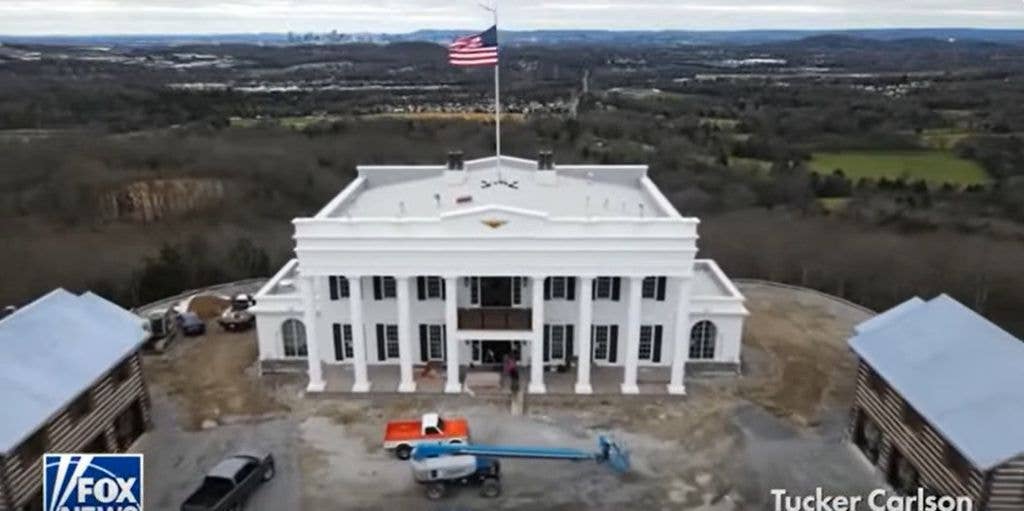 photo of exterior of kid rock replica white house