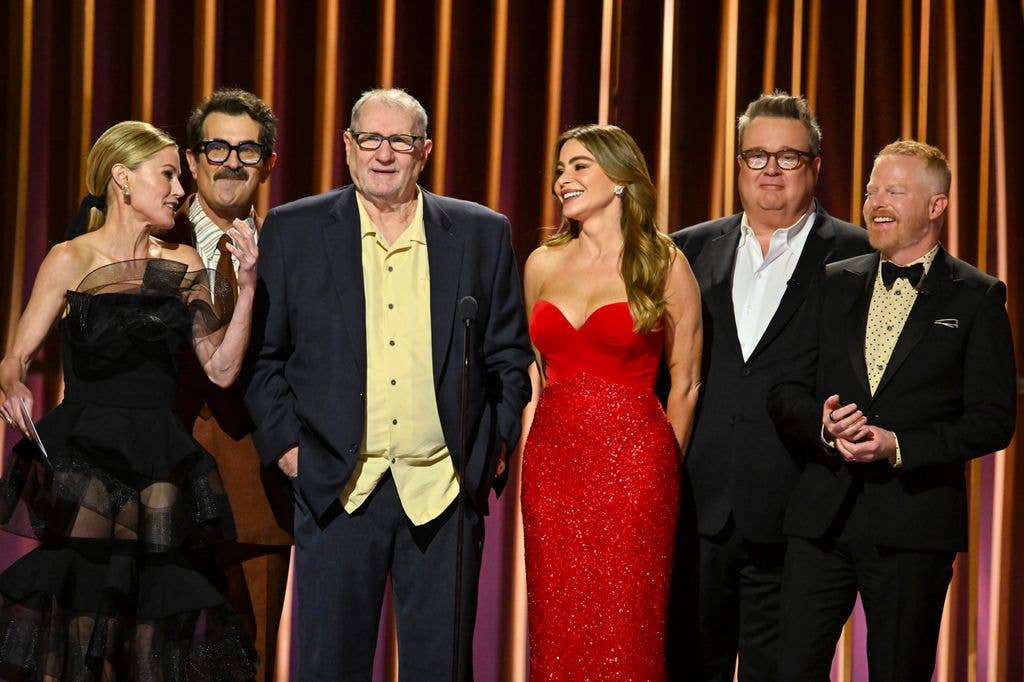 Julie Bowen, Ty Burrell, Ed O'Neill, SofÃ­a Vergara, Eric Stonestreet, and Jesse Tyler Ferguson at the 30th Annual Screen Actors Guild Awards held at the Shrine Auditorium and Expo Hall on February 24, 2024 in Los Angeles, California.