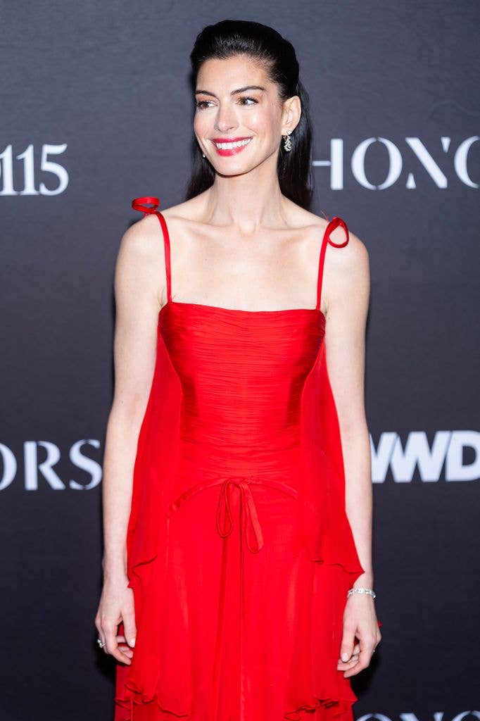 anne hathaway red dress