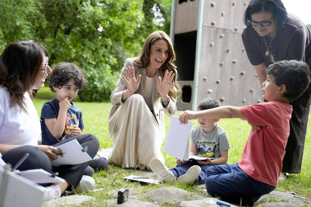 Princess Kate speaks to children as she visits the "Salvador Allende" Scuola dell'infanzia