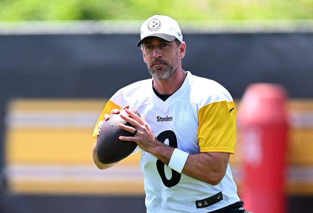 Aaron Rodgers spotted with his wedding ring in June 2025