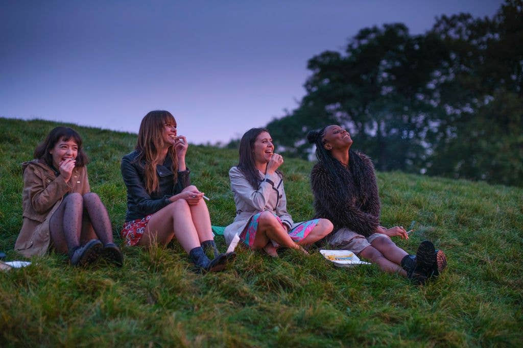 Nell (MARLI SIU), Maggie (EMMA APPLETON), Birdy (BEL POWLEY), Amara (ALIYAH ODOFFIN) in Everything I Know About Love