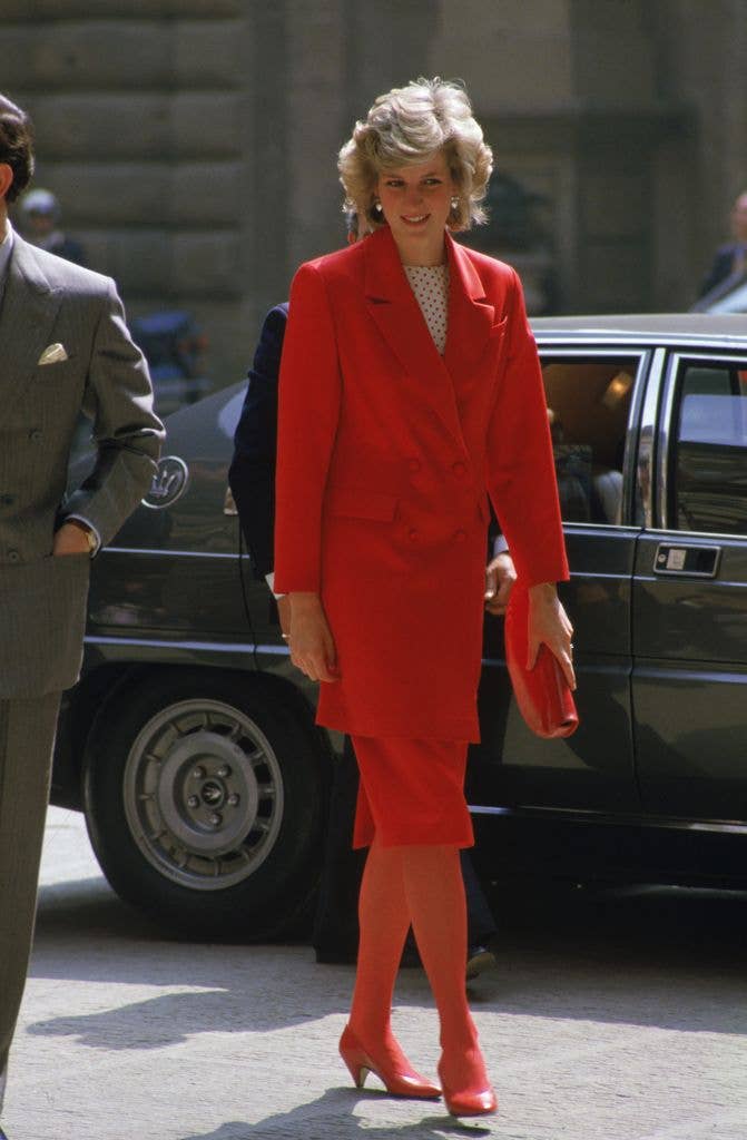 Princess diana wears a red suit in 80s