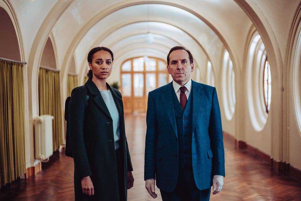 Emma Naomi as LISA DONCKERS and Ben Miller as PROFESSOR T (JASPER TEMPEST)