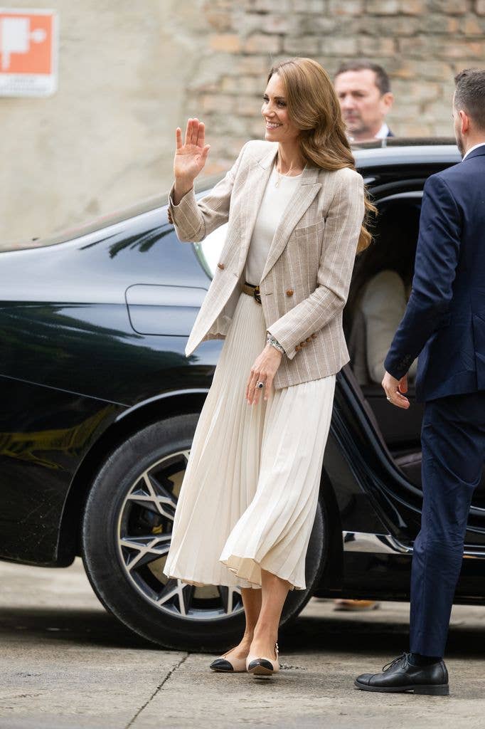 princess kate waving in dress and blazer