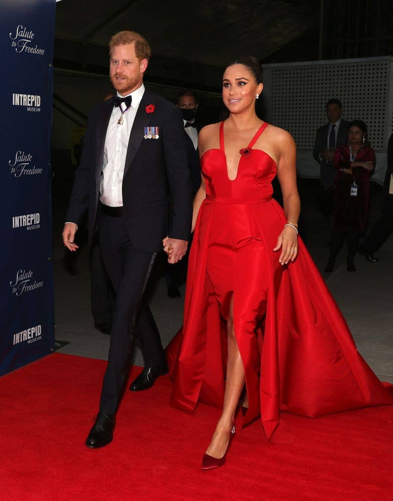 Meghan and Harry, both sporting a red poppy, made a red carpet appearance at the 2021 Salute To Freedom Gala, which took place at the Intrepid Sea-Air-Space Museum.