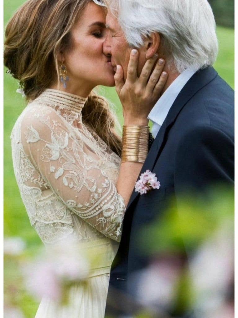 Richard and his wife like to kiss daily!