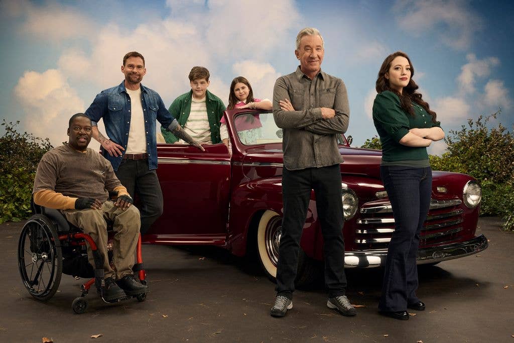 Daryl "Chill" Mitchell as Stitch, Seann William Scott as Gabriel, Maxwell Simkins as Carter, Barrett Margolis as Georgia, Tim Allen as Matt, and Kat Dennings as Riley in Shifting Gears
