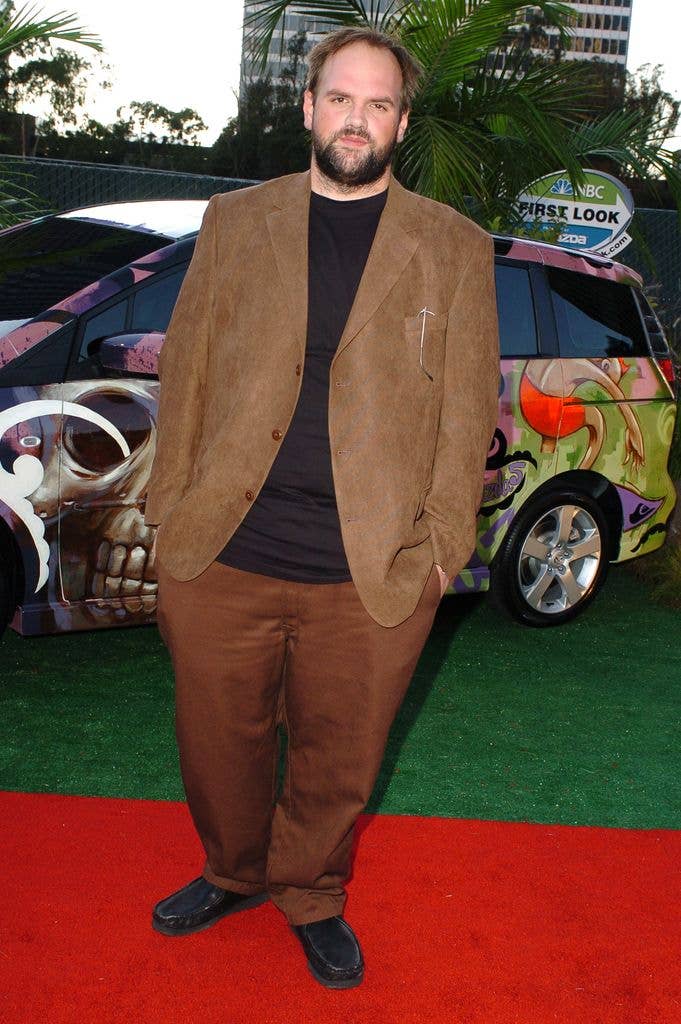 photo of ethan suplee in a brown suit
