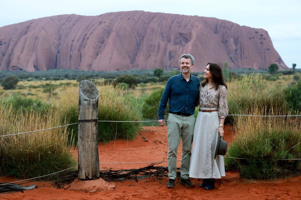 King Federik and Queen Mary in front of Uluru